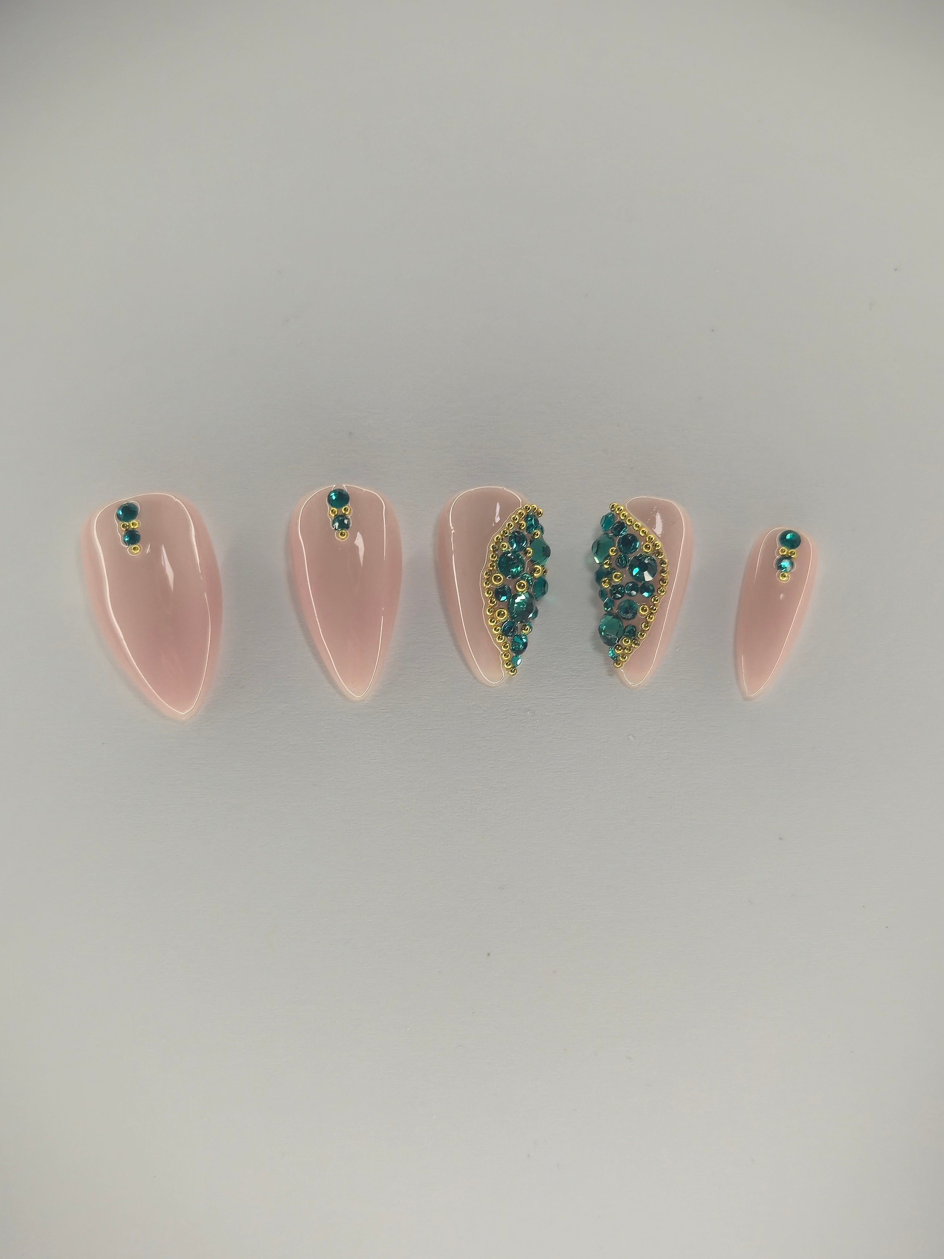 Emarald Gold Press Ons